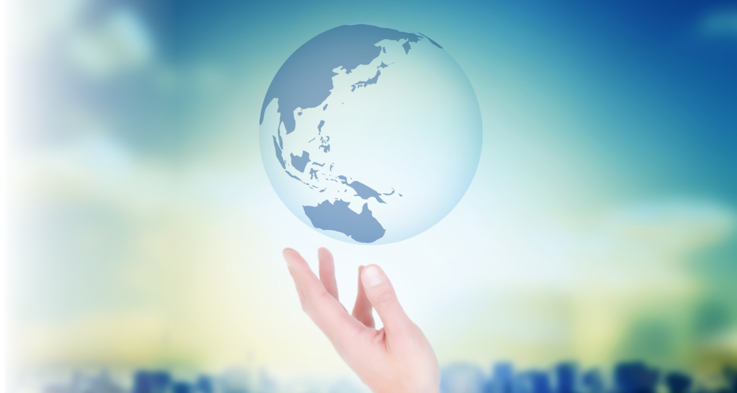 地球と地球を守る手